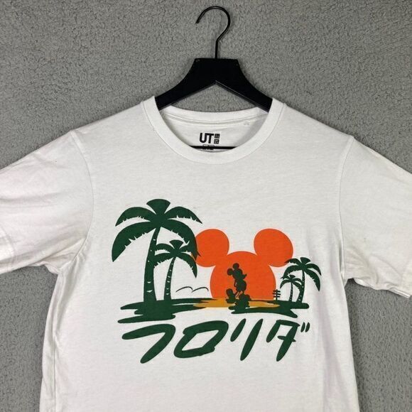 Disney‎ Uniqlo Mickey Mouse Shirt Mens Small Tee Beach Tropical White Short Top - Picture 5 of 9